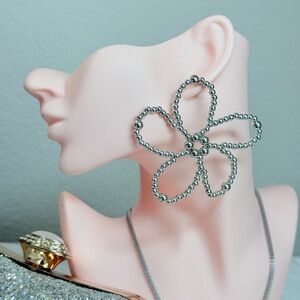 ⚜️ Silver Metalic Beads Flower Earrings 🌼